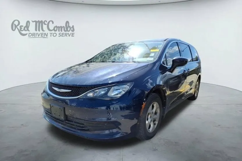 2017 Chrysler Pacifica LX photo 1