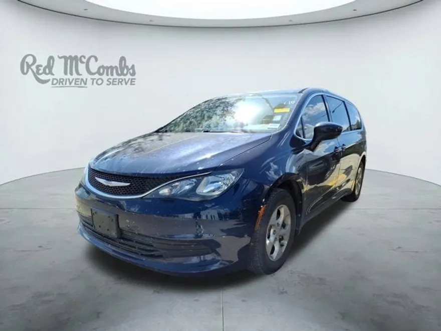 2017 Chrysler Pacifica LX photo 1