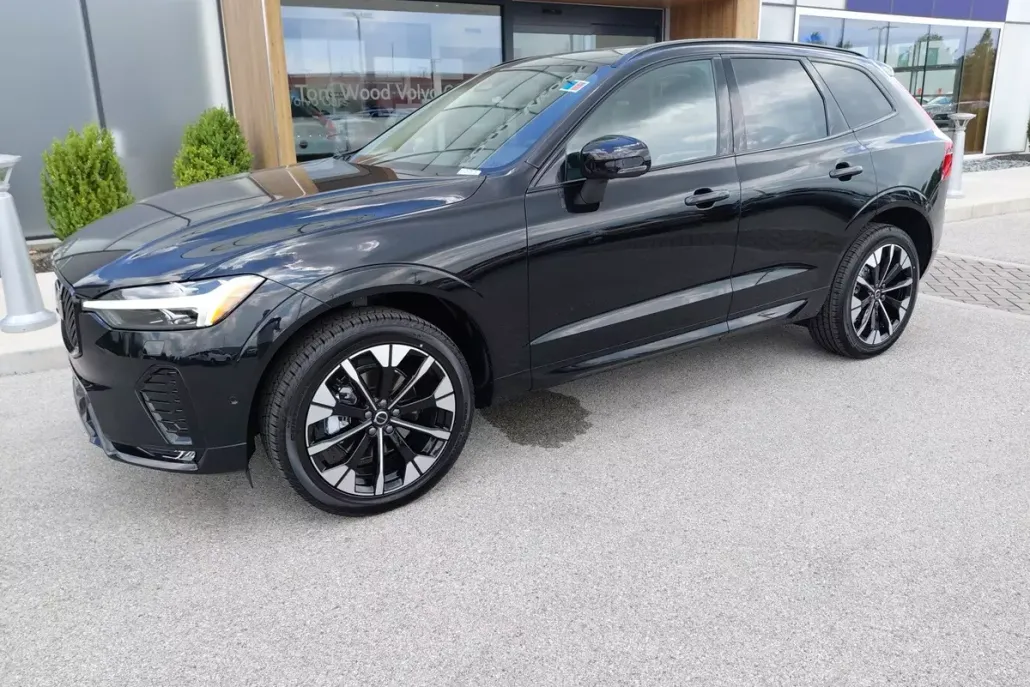 2026 Volvo XC60 Plus photo 1