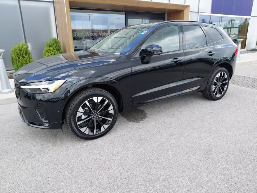 2026 Volvo XC60 Plus photo 1