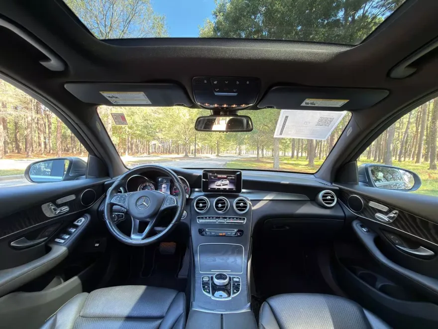 2018 Mercedes Benz GLC 300 4MATIC photo 1