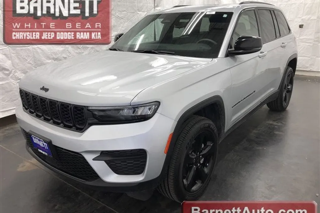 2023 Jeep Grand Cherokee Altitude photo 1