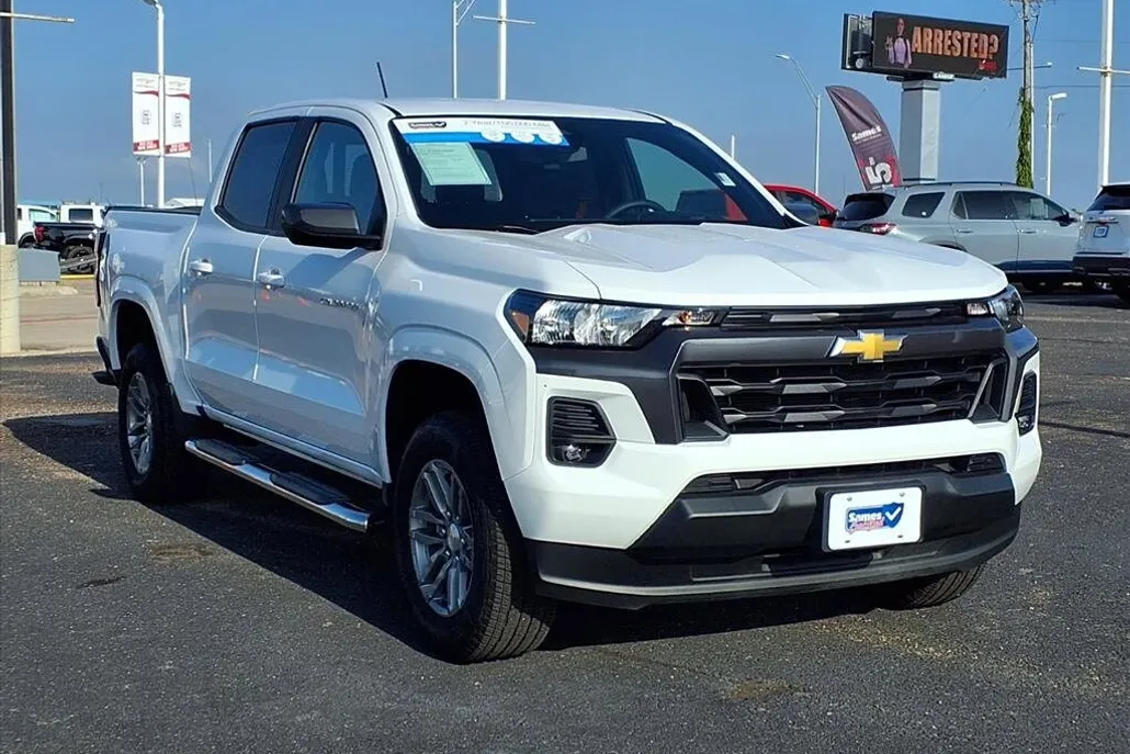 2023 Chevrolet Colorado LT photo 1