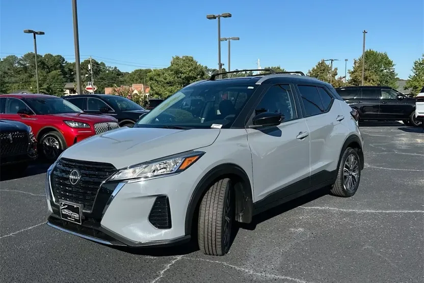 2022 Nissan Kicks SV photo 1