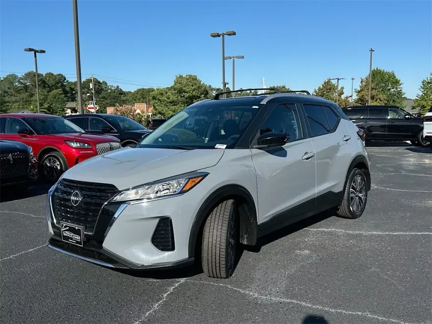 2022 Nissan Kicks SV photo 1