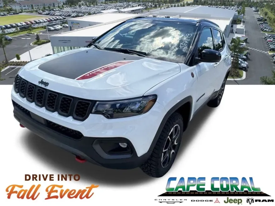 2025 Jeep Compass Trailhawk photo 1