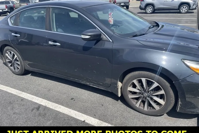 2016 Nissan Altima 2.5 SV photo 1