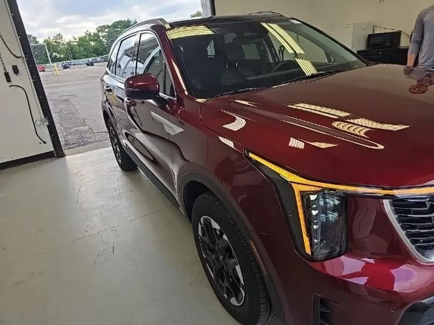 2025 Kia Sorento S photo 1