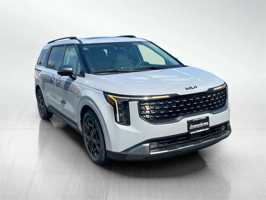 2026 Kia Carnival SX photo 1