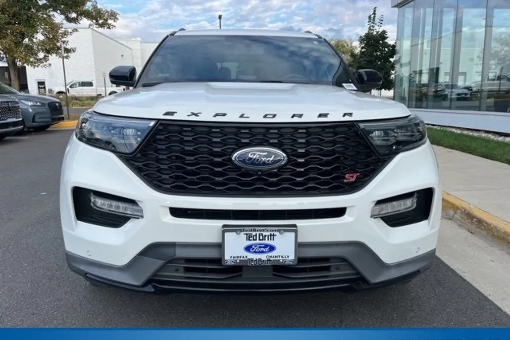2022 Ford Explorer ST photo 1