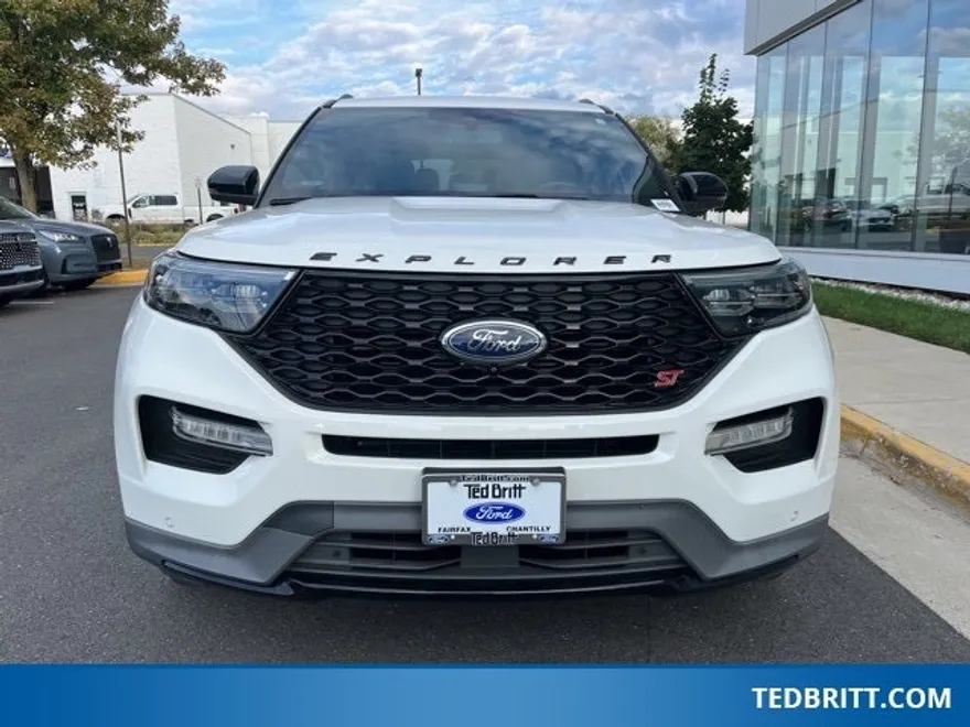 2022 Ford Explorer ST photo 1