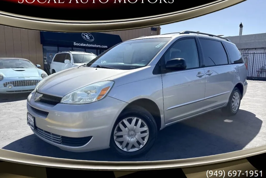 2004 Toyota Sienna LE photo 1