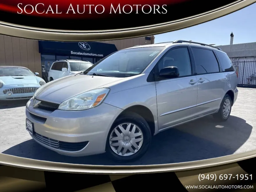 2004 Toyota Sienna LE photo 1