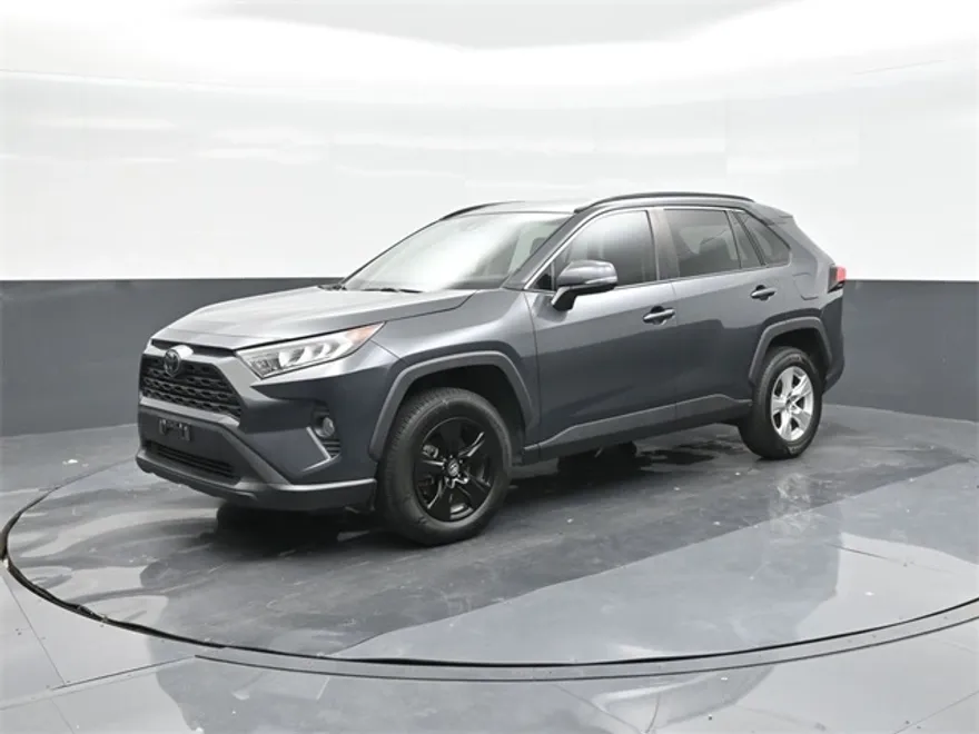 2020 Toyota RAV4 XLE photo 1