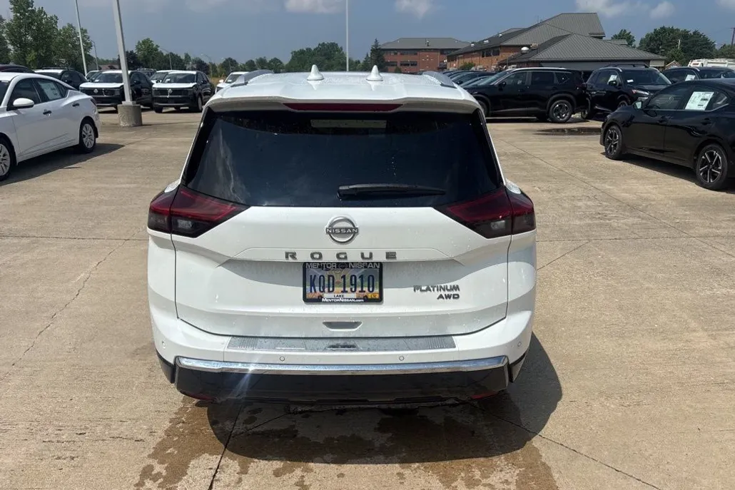 2025 Nissan Rogue Platinum photo 1