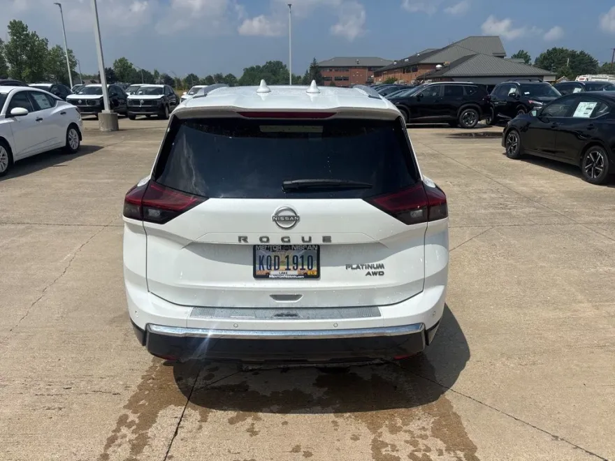 2025 Nissan Rogue Platinum photo 1
