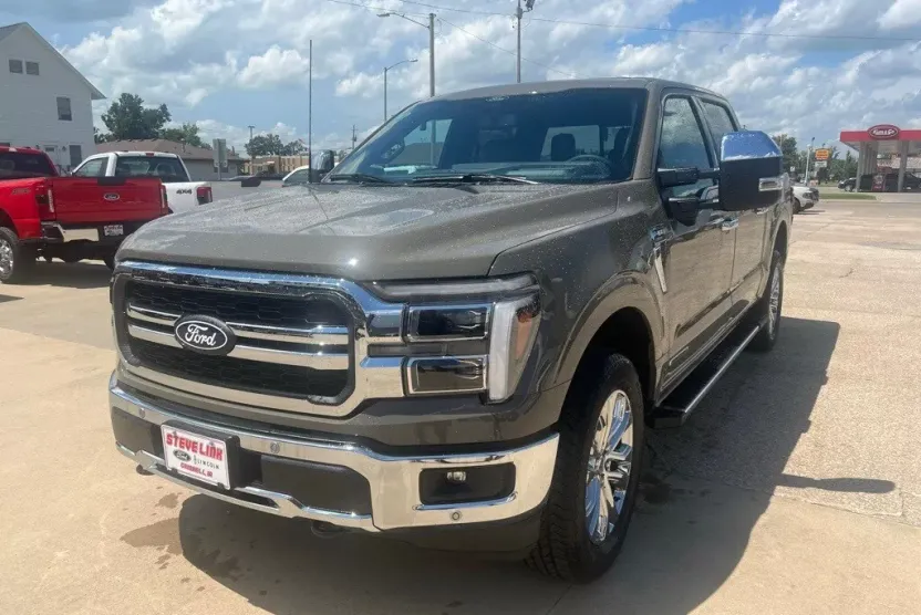 2025 Ford F-150 Lariat photo 1