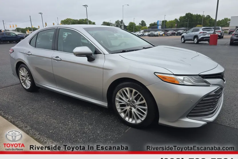 2018 Toyota Camry XLE photo 1
