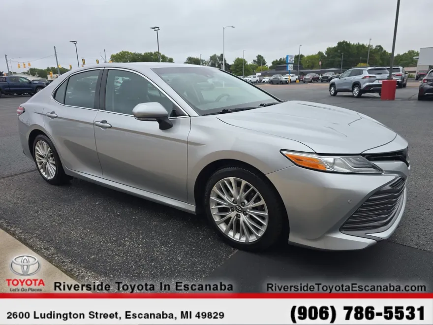2018 Toyota Camry XLE photo 1