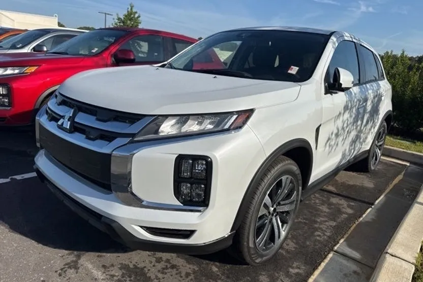 2025 Mitsubishi Outlander Sport ES SE LE photo 1