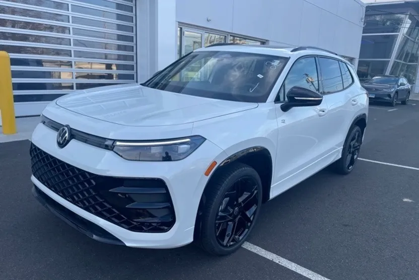 2025 Volkswagen Tiguan SE R-Line Black photo 1