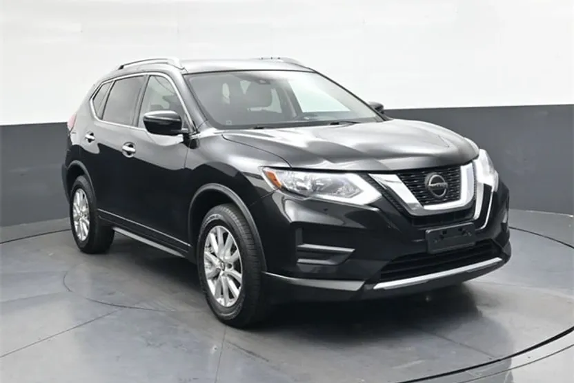 2020 Nissan Rogue SV photo 1