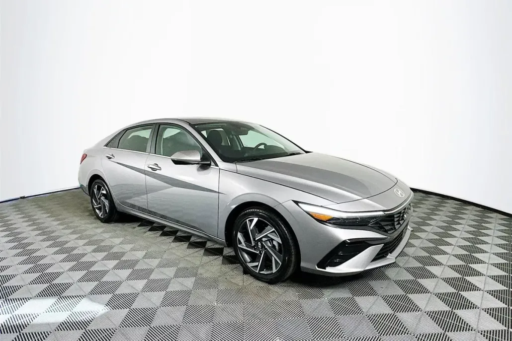 2025 Hyundai Elantra SEL Convenience photo 1