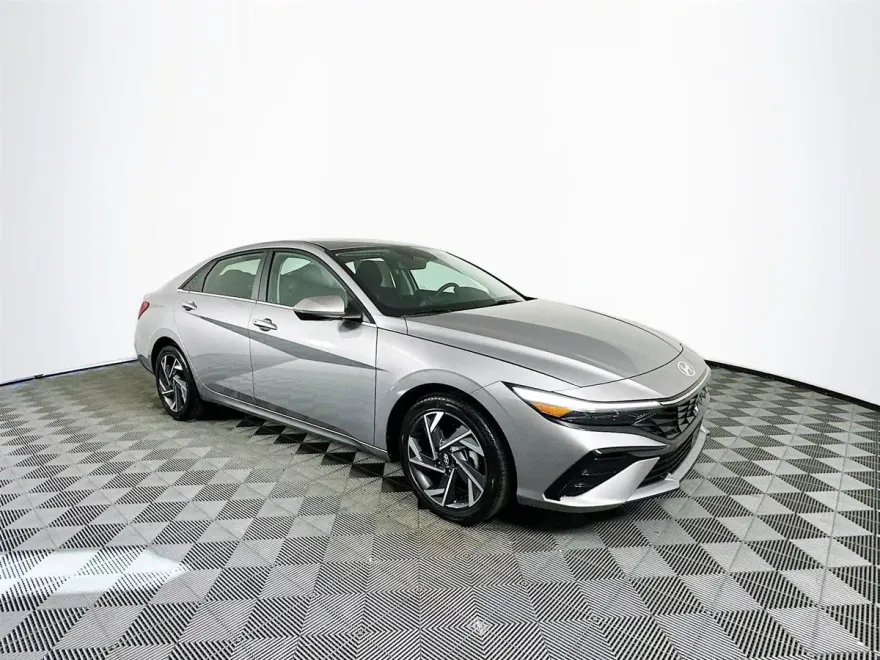 2025 Hyundai Elantra SEL Convenience photo 1