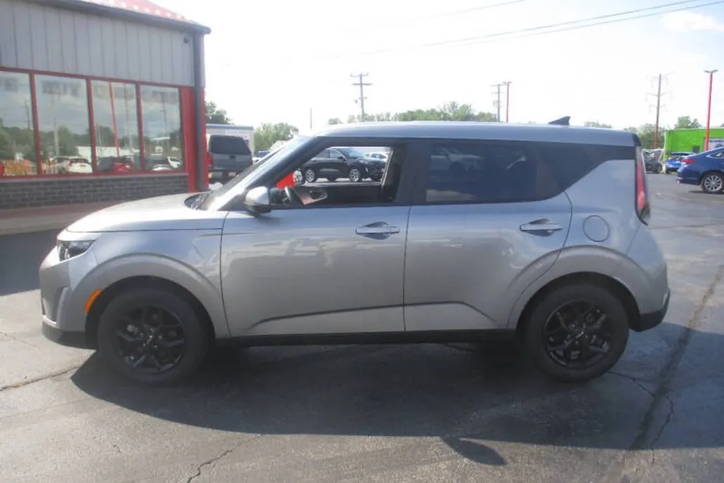 2024 Kia Soul LX S photo 1