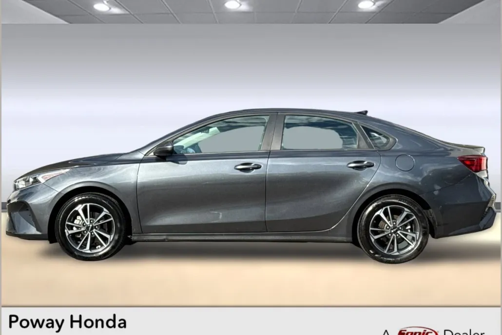2024 Kia Forte LXS photo 1