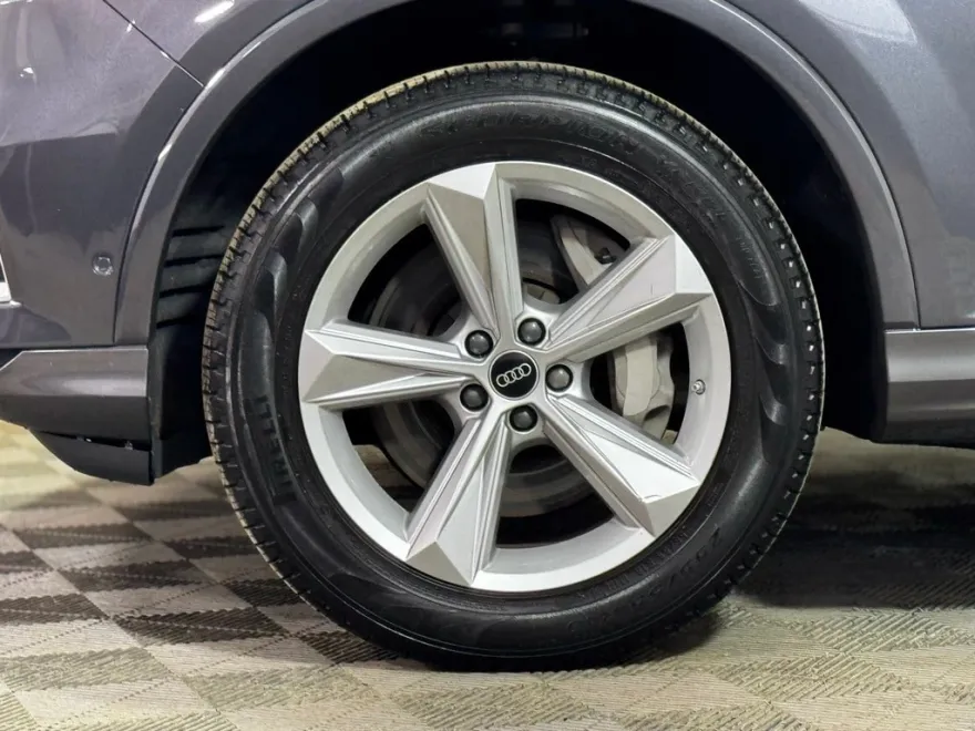 2022 Audi Q7 45 Premium photo 1