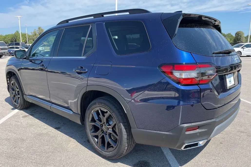 2025 Honda Pilot Touring photo 1