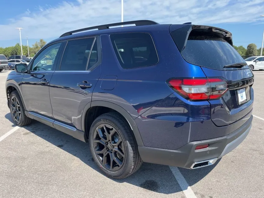 2025 Honda Pilot Touring photo 1