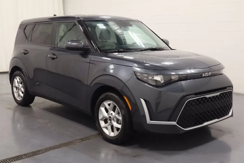 2025 Kia Soul LX photo 1