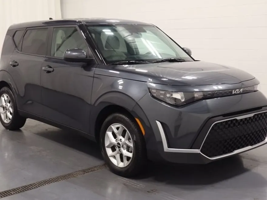 2025 Kia Soul LX photo 1
