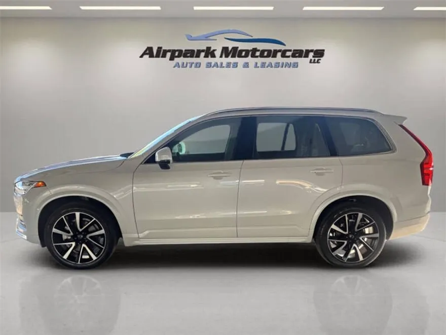 2021 Volvo XC90 T6 Momentum photo 1