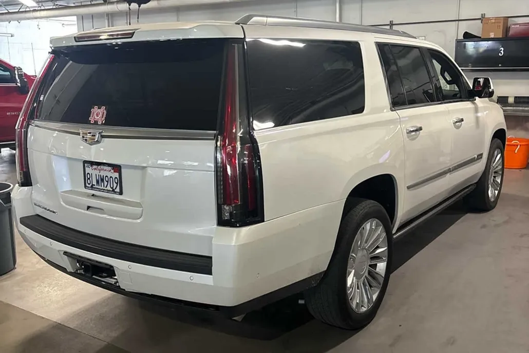 2019 Cadillac Escalade ESV Platinum photo 1