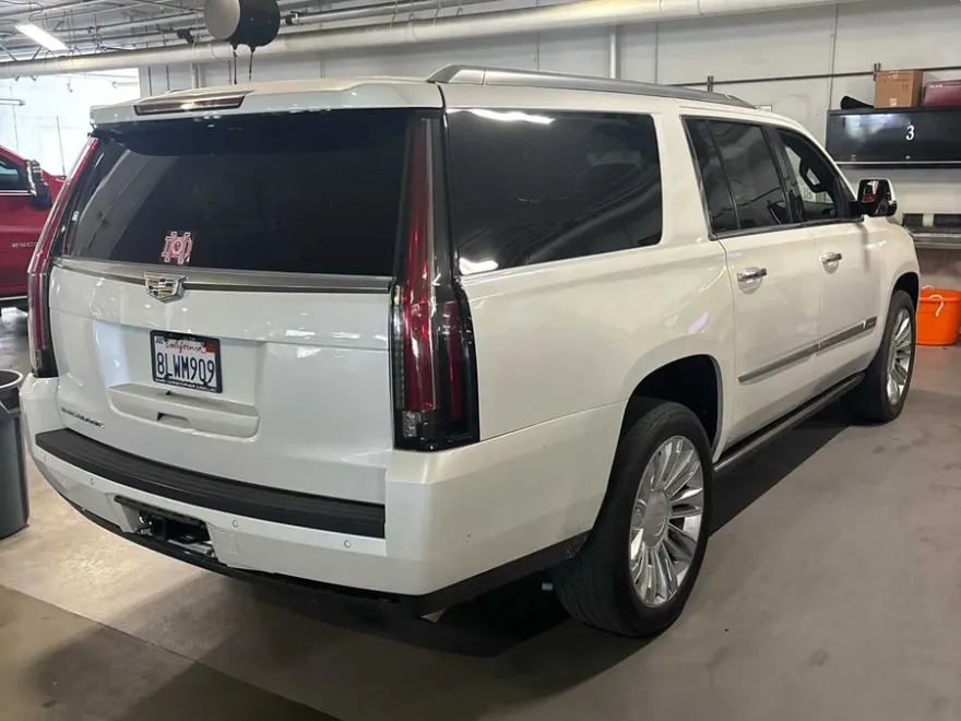 2019 Cadillac Escalade ESV Platinum photo 1