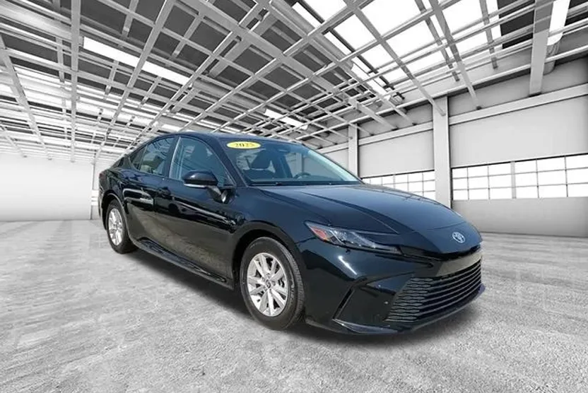 2025 Toyota Camry LE photo 1