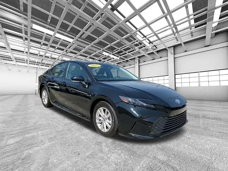 2025 Toyota Camry LE photo 1