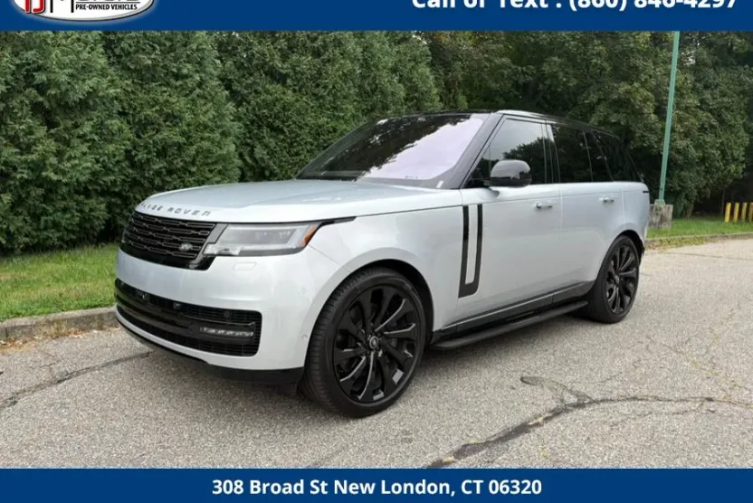 2023 Land Rover Range Rover SE photo 1