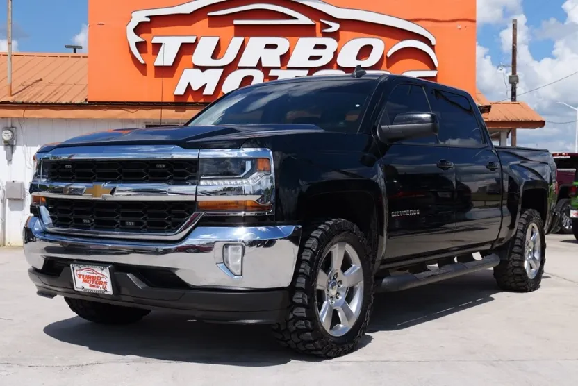 2018 Chevrolet Silverado 1500 LT photo 1