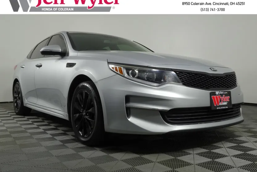 2017 Kia Optima LX photo 1