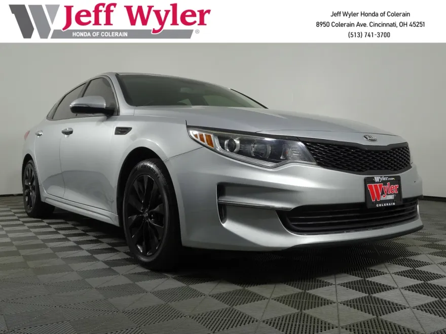 2017 Kia Optima LX photo 1