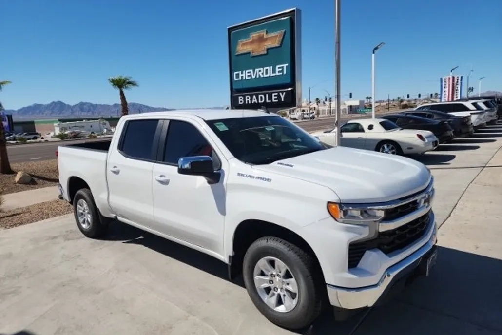 2025 Chevrolet Silverado 1500 LT photo 1