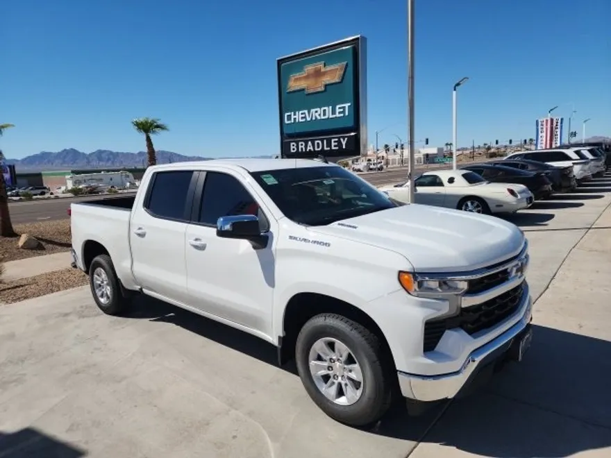 2025 Chevrolet Silverado 1500 LT photo 1