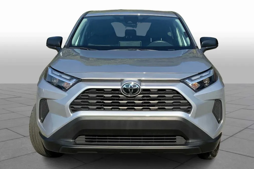 2024 Toyota RAV4 LE photo 1