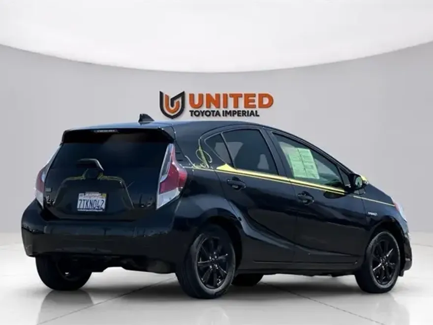 2016 Toyota Prius C Four photo 1