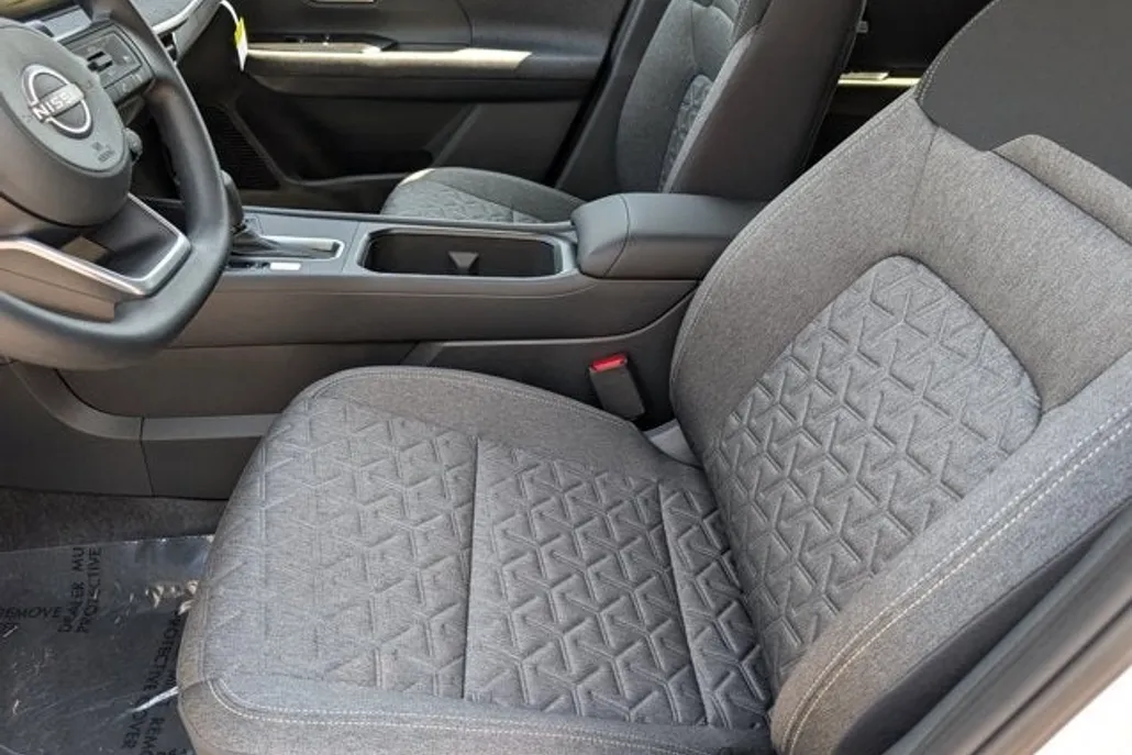 2026 Nissan Kicks SV photo 1