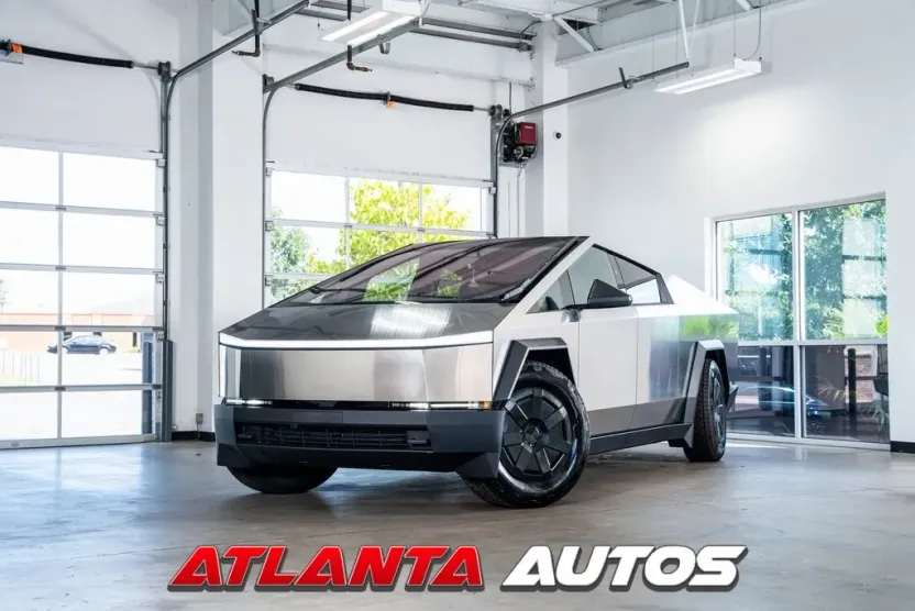 2025 Tesla Cybertruck photo 1